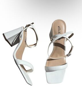 2S NEW IN BOX MICHIA OPEN TOE STRAPPY HIGH HEELS WHITE- Size 8.5- Shoes